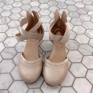 Kenneth Cole size 12 gold dress shoe